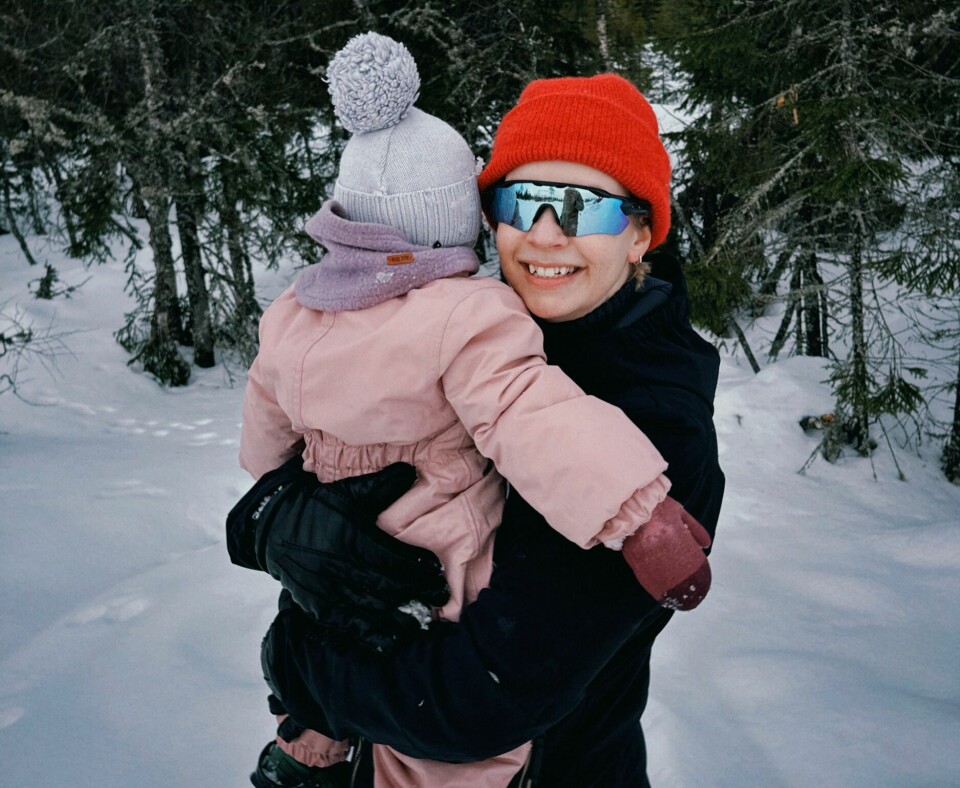 MAMMALYKKE: Christine elsker å være ute i naturen og tar med seg familien på tur så ofte hun kan. Her på skogstur sammen med datteren Vilje.