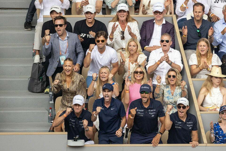 STØTTENDE GJENG: Casper har som regel mange fra familien på tribunen når han spiller. Under finalen i French Open i 2023 satt Maria på andre rad på tribunen sammen med Caspers søstre Caroline og Charlotte og mamma Lele. Foran til venstre heiet pappa Christian Ruud.