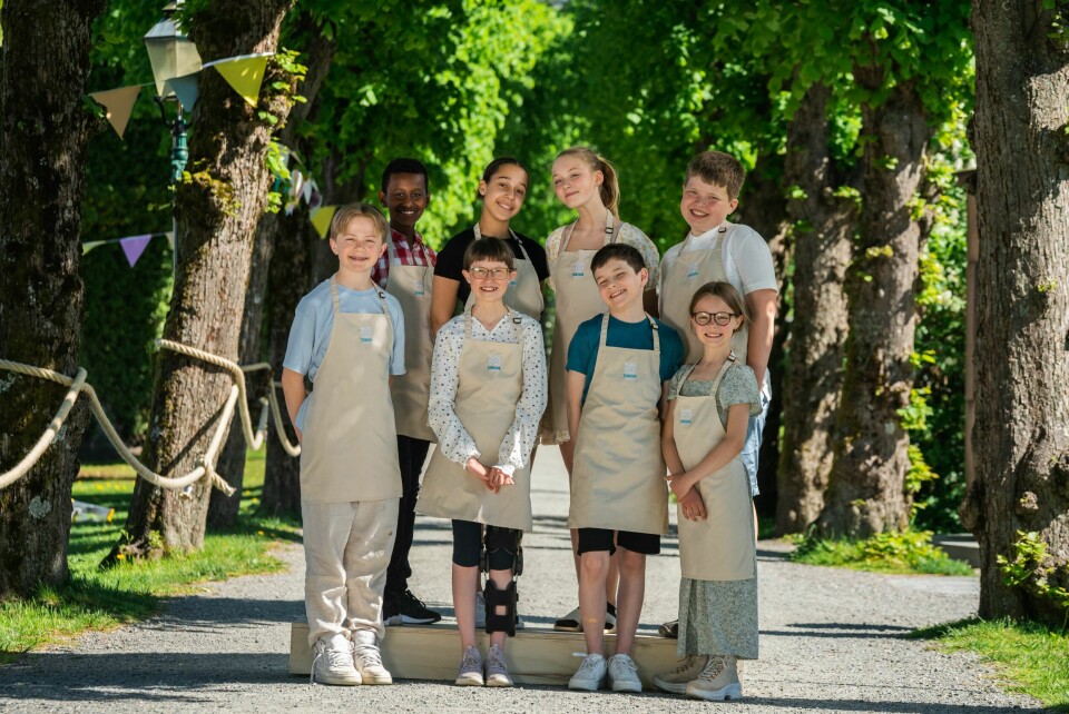 UNGE KONDITORER: To av deltagerne i «Bakemesterskapet junior» kommer på NRK-sendingen for å pynte hver sin 17. mai-kake.