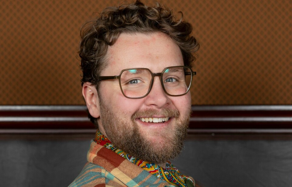 TVILLING: – Stakkar broren min om vi hadde vært identiske tvillinger. Så går han ene tvillingen rundt og dytter trynet frem, er med på «Spillet», drikker vin og gråter på TV, ler Martin, som er tvilling, og har vokst opp i en søskenflokk på fem.