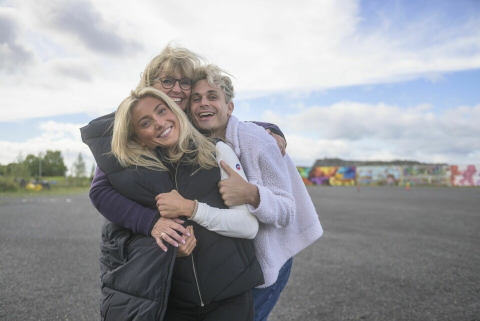 STØRSTE FRYKT: – Jeg fryktet at jeg skulle bli skikkelig glad i noen i «Spillet», og ende opp med å bli dolket i ryggen av den personen, innrømmer Victor. Her sammen med Hanne Krogh og Hedda Skaug.