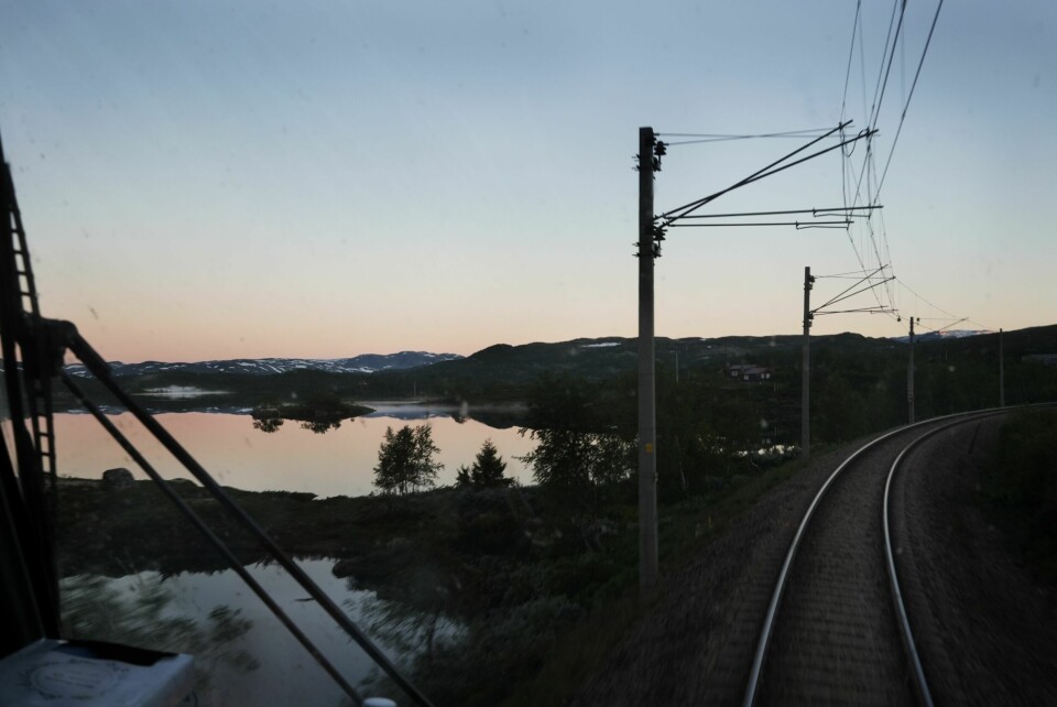 ENESTÅENDE «KONTOR»: Strekningen mellom Ustaoset og Haugastøl ved 04-tiden inviterer til møter med Nøkken, Huldra eller et troll fra Hallingskarvet.