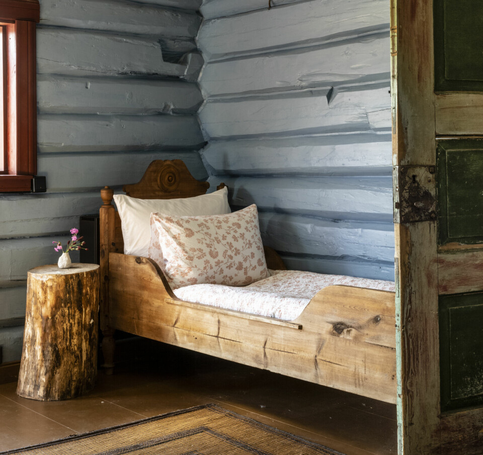 SELSGARDEN: I den gamle setra er de tre værelsene nostalgisk innreda, men grensa gikk ved halmmadrass. Det ble moderne madrasser for å sikre best mulig søvn for pensjonatgjestene.