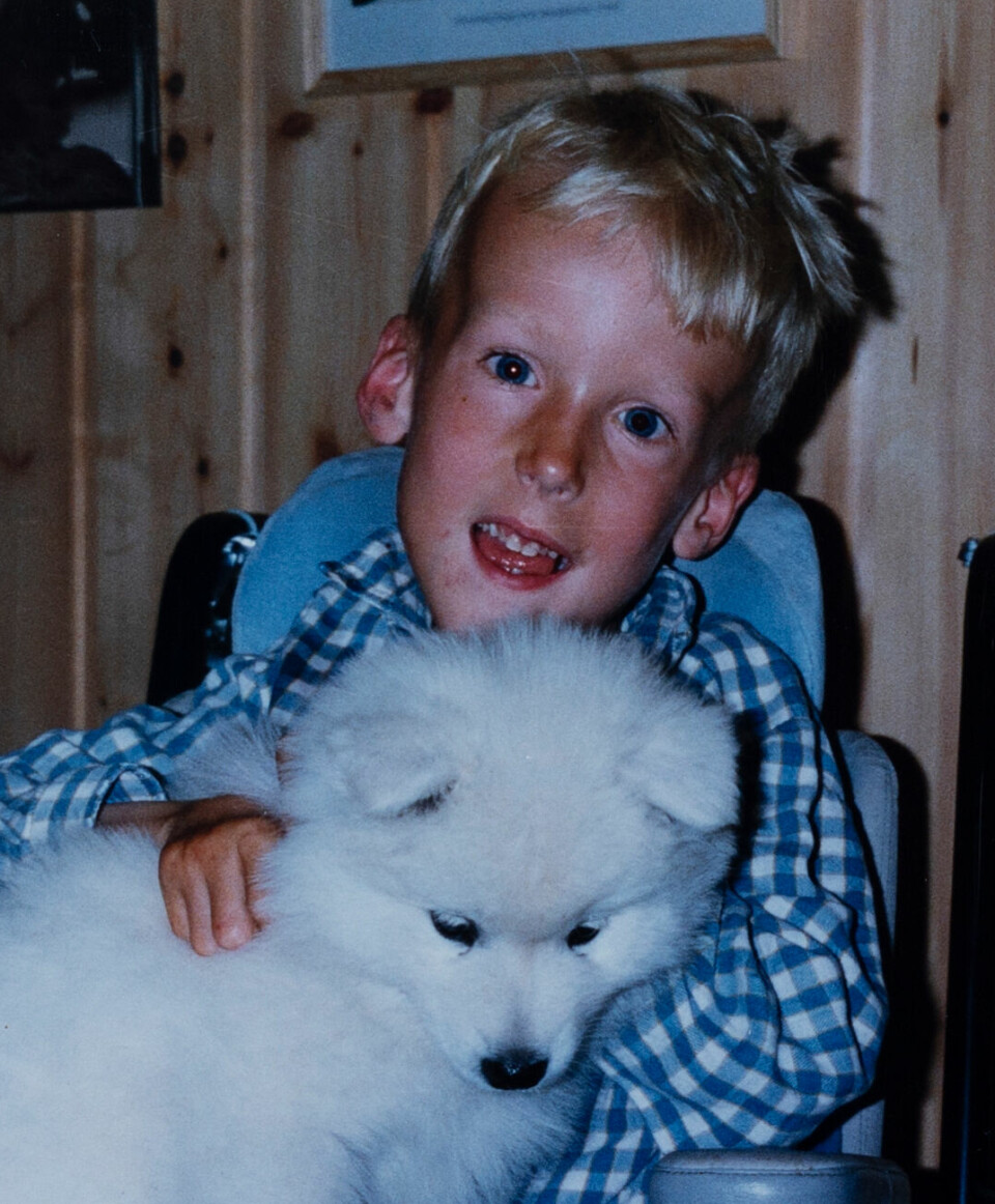 DYREGLAD: – Å vokse opp med dyr rundt seg har vært veldig koselig, synes Torstein.