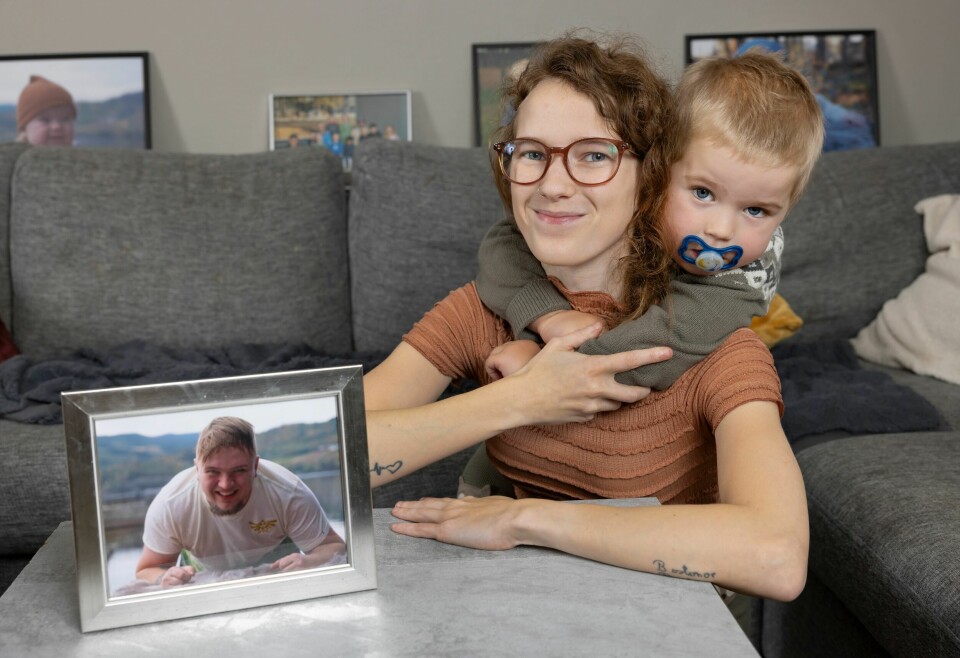 OSS TO: – Selv om du har det aldri så vanskelig, kan jeg ikke fatte at noen velger å forlate barnet sitt, sier Stine. Stine ble enke etter at ektemannen, Hermann begikk selvmord.