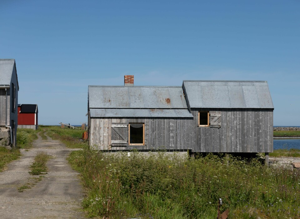 TRANDAMPERIET: Denne bygningen holdt på å ramle helt sammen. Den er nå kledd med grånet treverk og innredet med kjøkken og soverom.