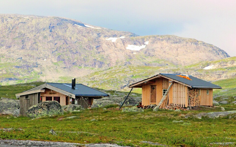 OVERNATTING: På Blerekbu er det mulig å leie seg inn. Hytta ligger midt i smørøyet!