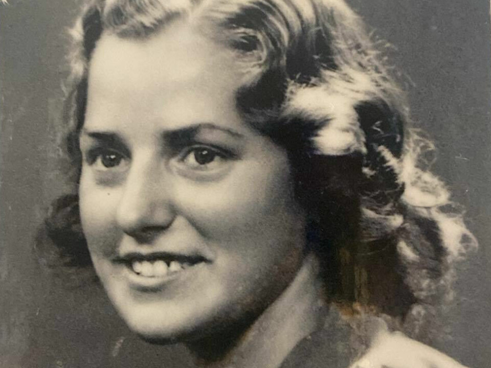UNGDOMSBILDE: Ruth som ungdom med fremtiden foran seg. Den 98 år gamle husmorvikaren er fortsatt full av pep og virkelyst.