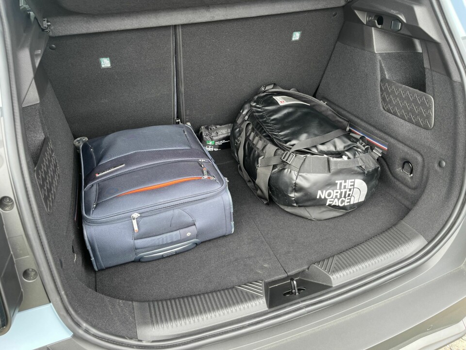 PLASS: Bagasjerommet er på 420 liter, det samme som Nissan Ariya og Volvo EX40.