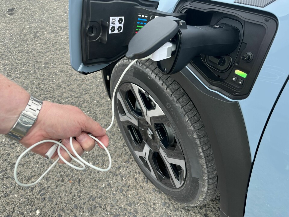 BATTERIBANK: Bilen er klargjort for V2L ( Vehicle to Load), som betyr at du kan bruke den til å lade mindre elektrisk utstyr.