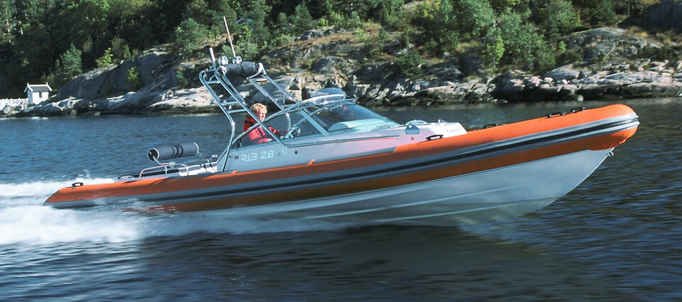 GOLDFISH 28 RIB: De første RIB-modellene fra Goldfish har fått klassikerstatus, som denne 2002-modellen. Her sitter det en gammel Yanmar D-Max 370. Kanskje på sin plass med en V8 om den skulle gi seg.