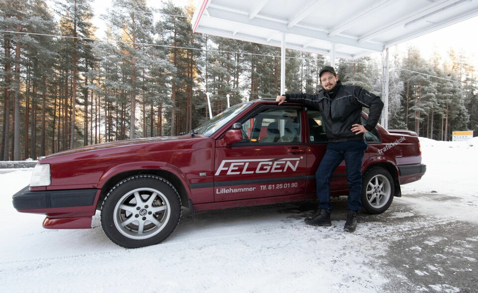 KREVER MER: Å mestre en gammel bil uten ESP og annen støttende elektronikk på vinterføre er noe ganske annet enn en bil stappet med moderne støttesystemer.
