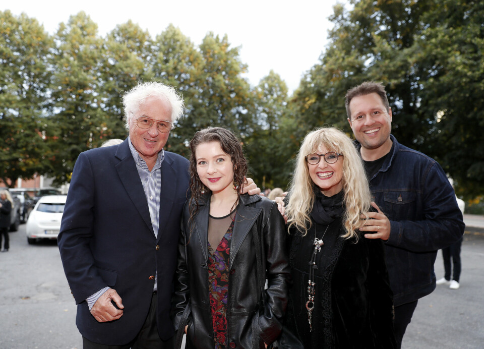 FAMILIEKJÆR: Premiere på Sisters Act på Chateau Neuf i Oslo, her Trygve Sundbø, Hanne Krogh og Sverre Krogh Sundbø Foto: Marius Gulliksrud