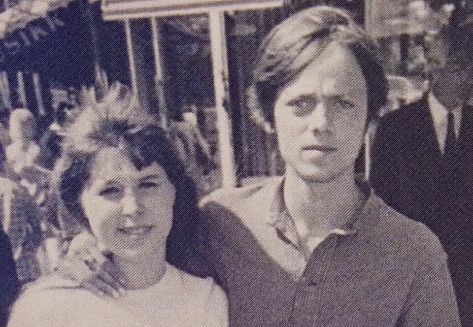 FORELSKET PAR: Kari Svendsen og Lillebjørn Nilsen knipset av en gatefotograf på Karl Johans gate midt på 1970-tallet.