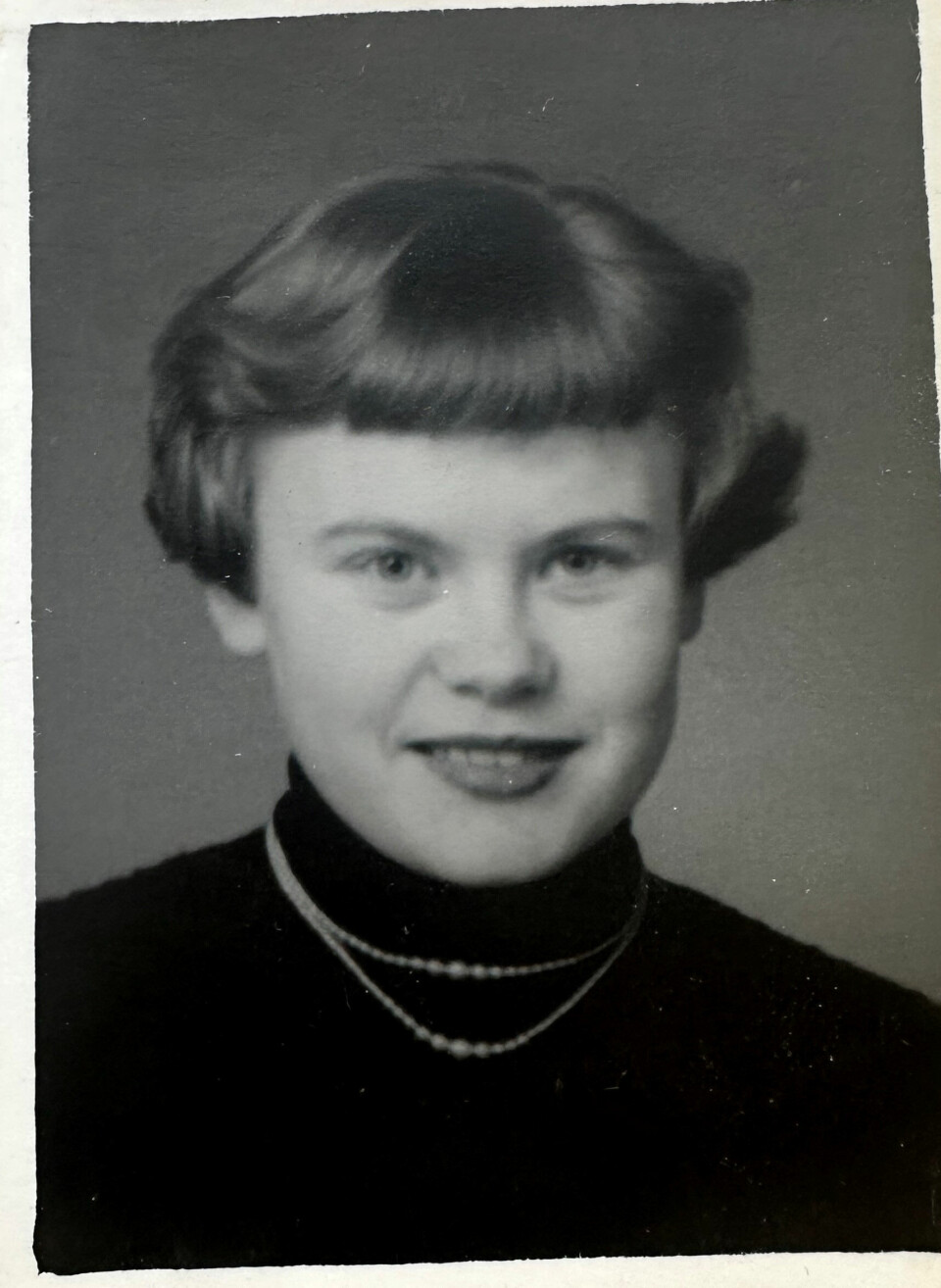 FORBILDE: Dette bildet av min kjære mamma, står på pianoet mitt hjemme. Hun er mitt forbilde og det er fint å ha henne med meg i hverdagen.