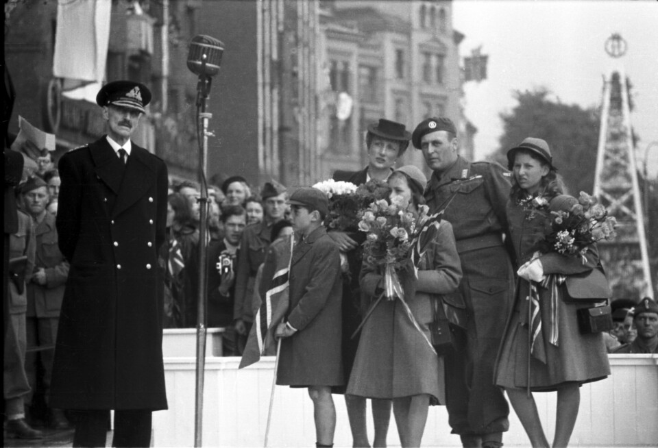 HYLLET: Hele Oslo sto på hodet da kong Haakon kom tilbake til Norge sammen med kronprinsesse Märtha, prins Harald, prinsesse Ragnhild og prinsesse Astrid. Kronprins Olav kom hjem allerede 13. mai, og var med i velkomstkomiteen.