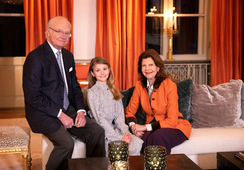 STOLTE BESTEFORELDRE: Kong Carl Gustaf og dronning Silvia sammen med prinsesse Estelle, som en dag trolig blir Sveriges monark.
