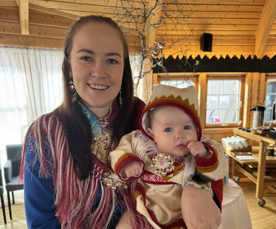 FRISK IGJEN: Her er Ingrid og mammaen under dåpsdagen i slutten av mars.