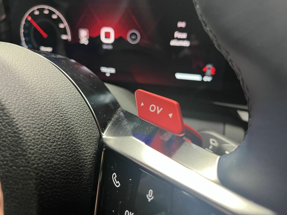 BOOST: Knapp for forbikjøringsmodus (Overtake), som gir maks effekt i 10 sekunder. A390 har også launch kontroll.