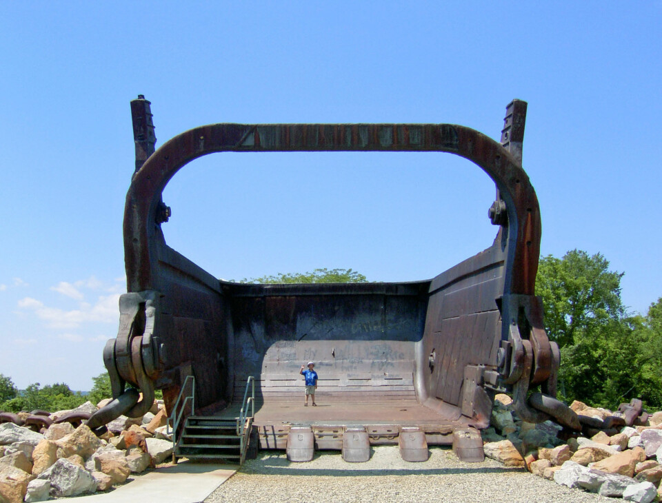 TATT VARE PÅ: Den enorme skuffen til «Big Muskie» er utstilt på Miners Memorial Park i McConnelsville, Ohio.