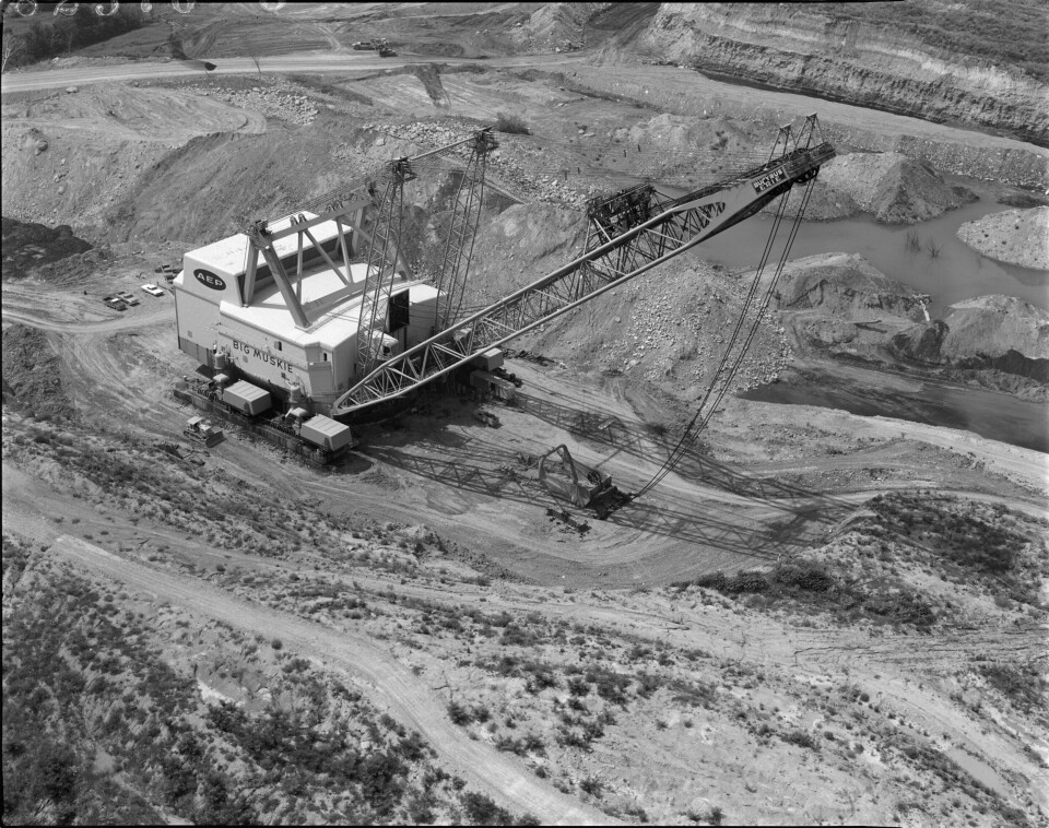 DAGBRUDD: «Big Muskie» i aksjon Zanesville, Ohio, på 1970-tallet. Hydrauliske føtter gjorde at den kunne bevege seg rundt 4,5 cm per sekund.