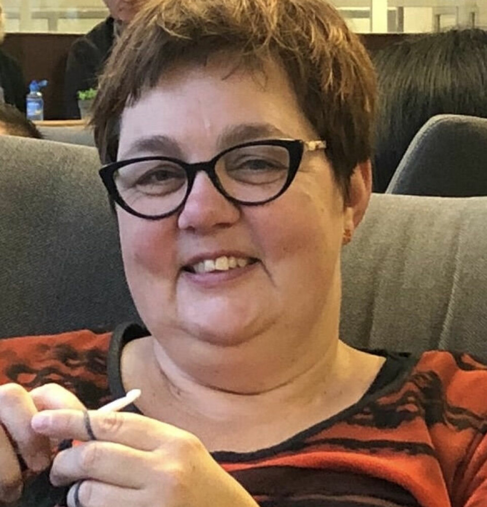 TUNG TID: Strikketøyet og smilet var der, men innvendig var ikke Lovise Foss glad.