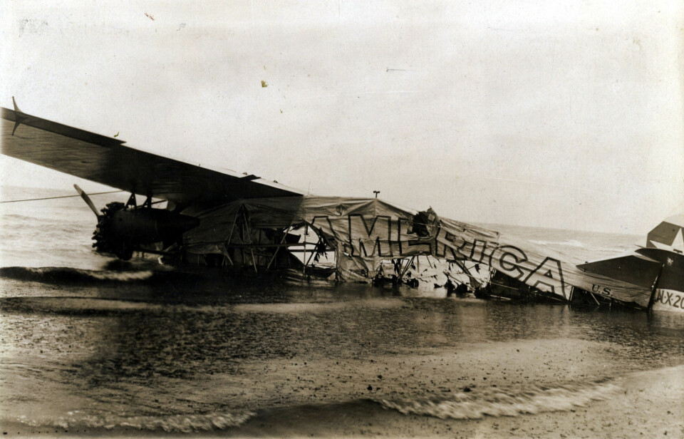 VÅT NØDLANDING: Uværet over Paris gjorde at «America» måtte nødlande i havet ved Bretagne. Byrd fryktet for sitt liv, men Balchen gjennomførte en perfekt landing.