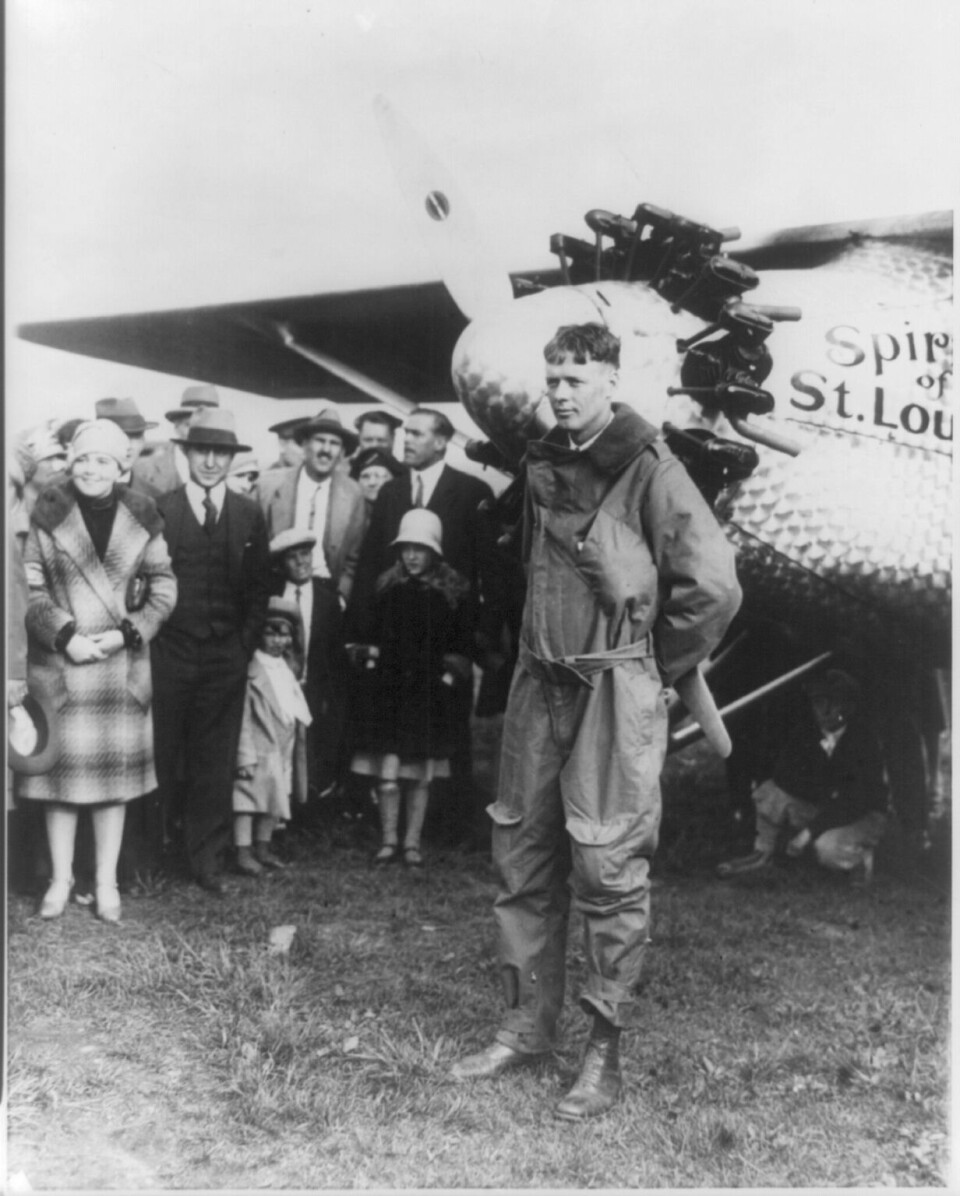 VÅGHALS OG LURING: Charles Lindbergh utnyttet sommel hos konkurrentene og stakk av gårde alene over Atlanteren 20. mai 1927. Etter landingen i Paris ble han møtt av et folkehav overalt han kom.