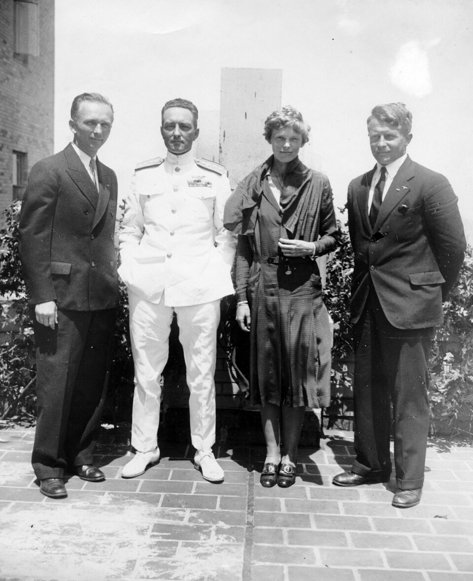 TRANSATLANTISK PILOTTREFF: Lunsj i New York i 1930: Fra venstre: Clarence Chamberlin, Richard Byrd, Amelia Earhart og Bernt Balchen.
