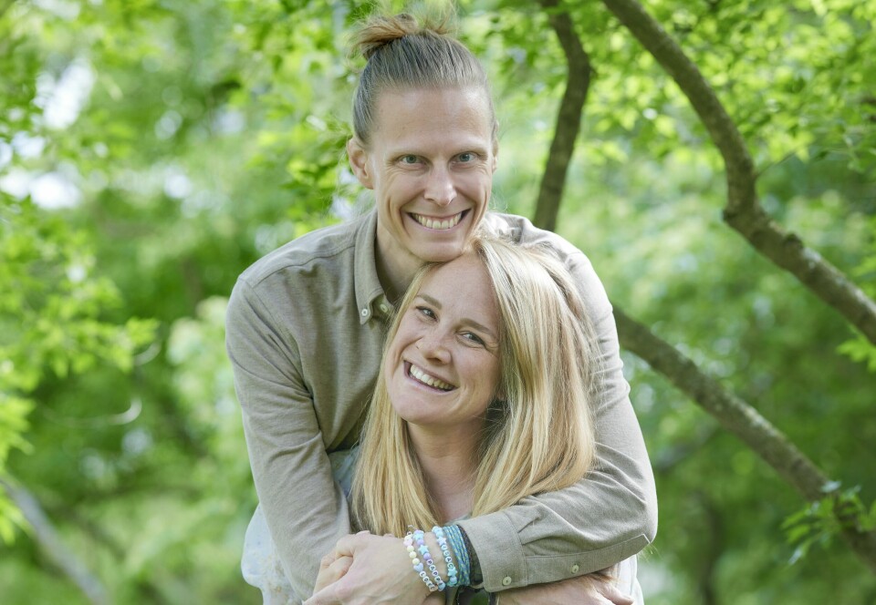 STRÅLER: Birgit og Christian er over seg av lykke etter å ha blitt gravide.