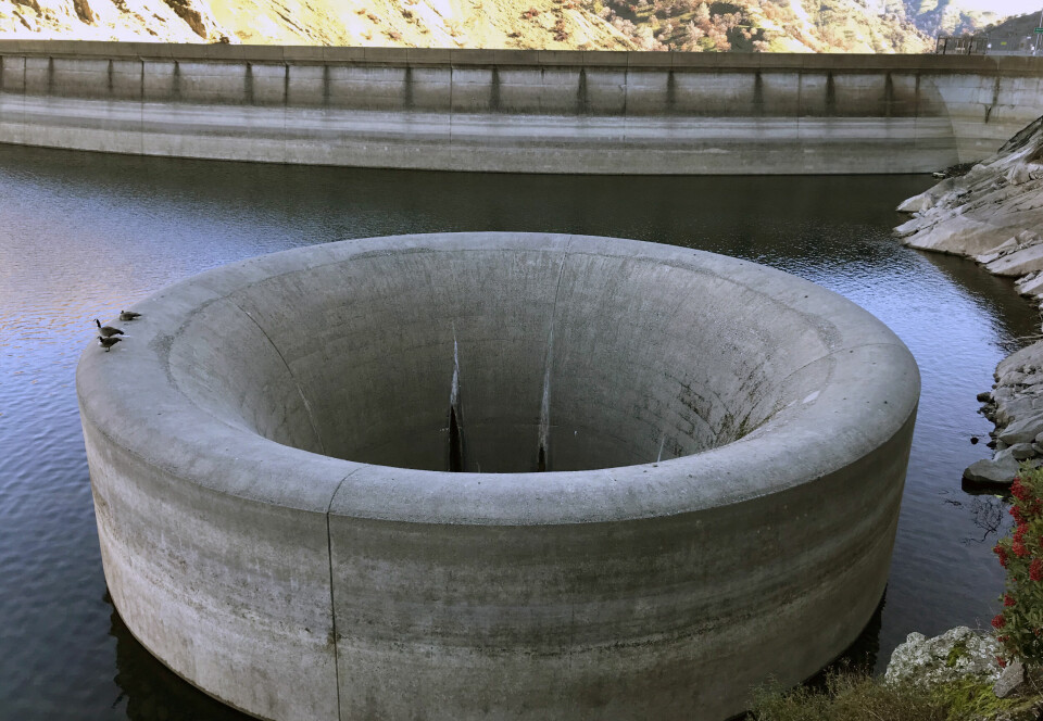 LAVVANN: Slik ser betonghullet ut når vannivået er lavere.