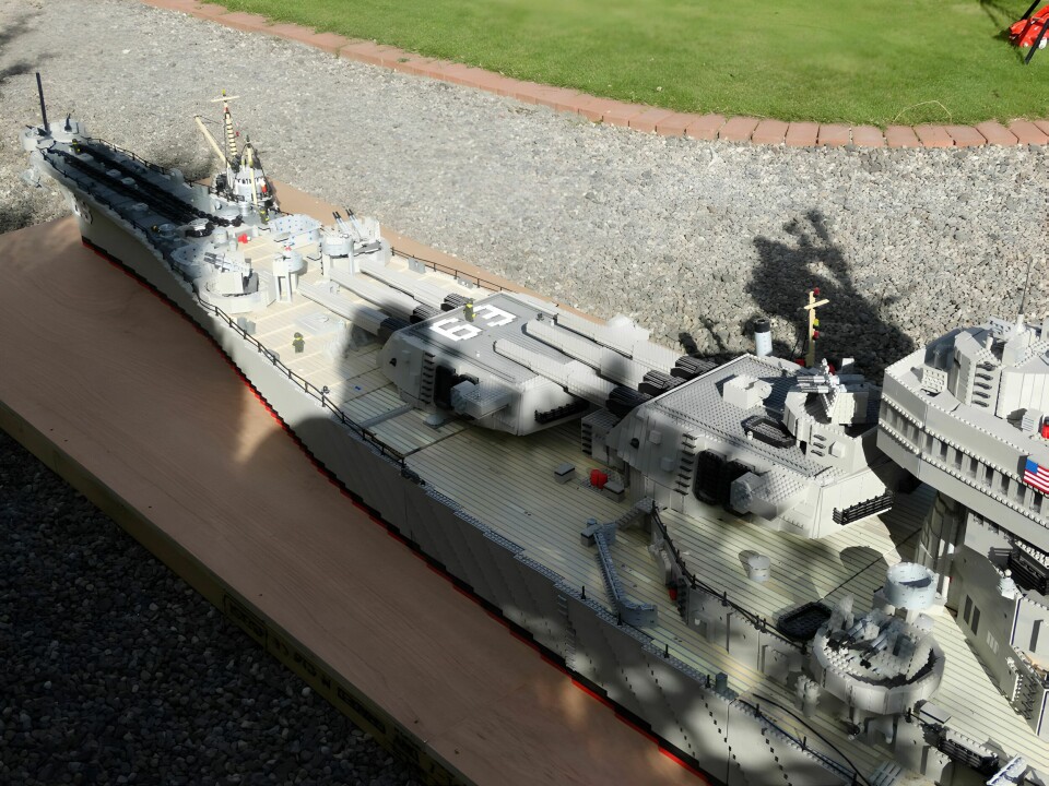 2. VERDENSKRIG: USS Missouri var i aktiv tjeneste fra 2. verdenskrig frem til 1990-tallet, og gjennomgikk mange forandringer, spesielt når det gjelder våpen. Den Lego-frelste båtbyggeren valgte å være tro mot 2. verdenskrig-utgaven av krigsskipet.