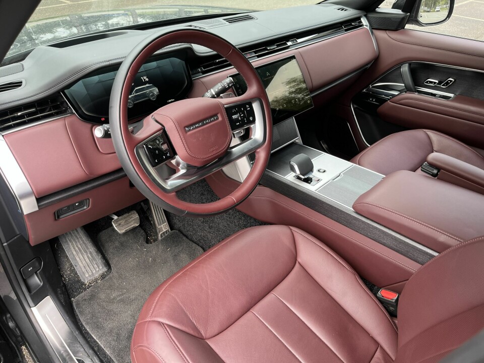 SKJØNN FORENING: Skinn, treverk og aluminium i skjønn forening.