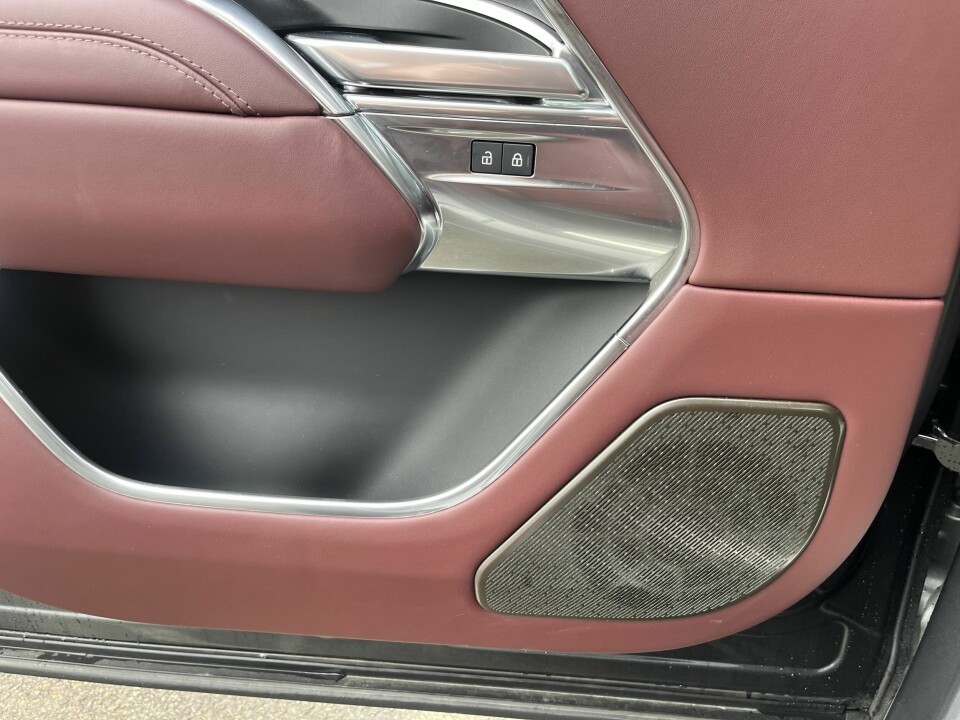 1600 WATT: En av i alt 35 høyttalere.