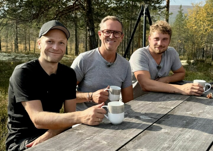 GOD GJENG: Til høsten er Halvor klar med nok en sesong med «Eventyrlig oppussing» på Viaplay. Her med makkerne Rune Strandenes og Isak Dreyer.