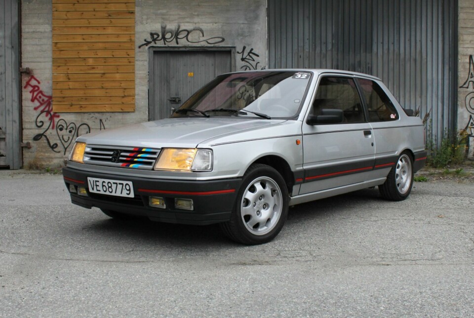 GATEBIL: Med frontfanger med spoiler og tåkelys, «lavprofildekk» og noe lavere bakkeklaring, ser 309 GTi ganske sportslig ut. En ekte gateracer. Med 1.9-literen på 130 hk, går den fort også.