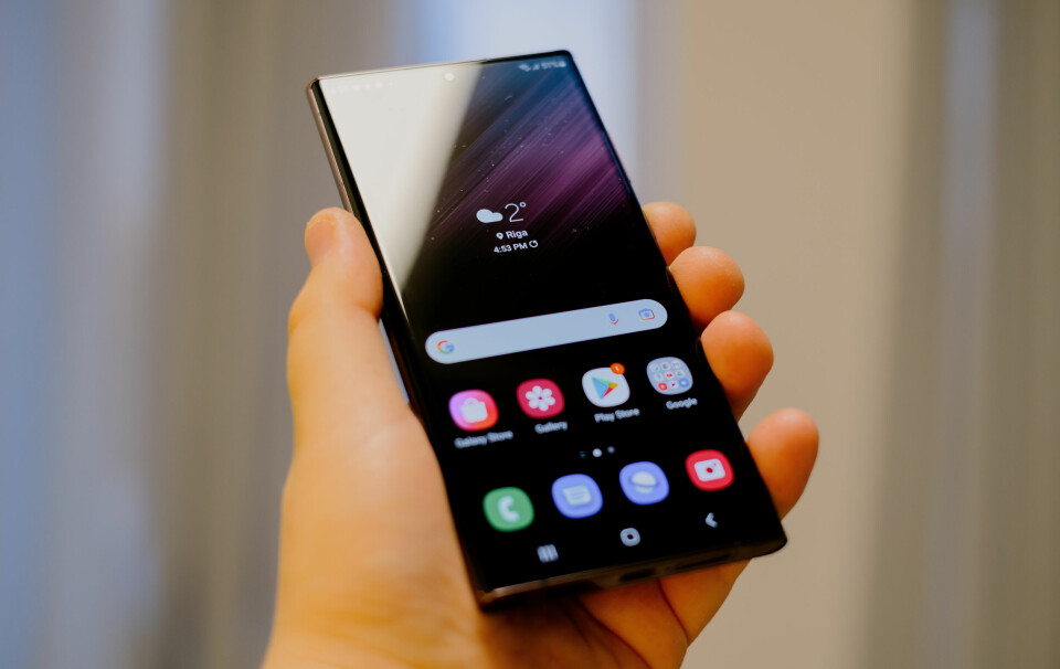ENDRING: Samsung Galaxy S22 er en av telefonene som har fått det nye One UI7-operativsystemet som endrer en bitteliten, men vesentlig detalj på telefonen.