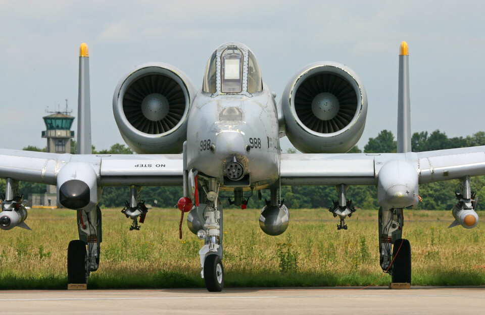 USYMMETRISK: Nesehjulet på A-10 Thunderbolt er plassert til høyre for skrogets senterlinje.