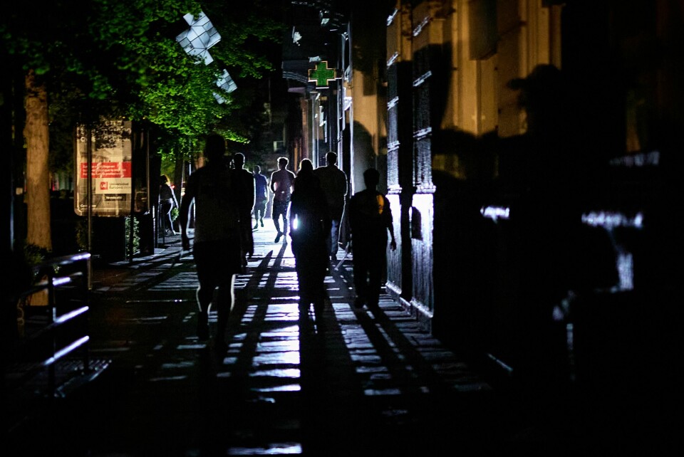 FAMLET I MØRKE: På minutter mistet Spania og Portugal strømmen i slutten av april. Sammen-bruddet i kraft-forsyningen ble en vekker for hele Europa. På Nesodden i Oslo har nabolaget til Steinar Dahlen allerede startet forberedelser på hvordan de skal ta vare på hverandre.