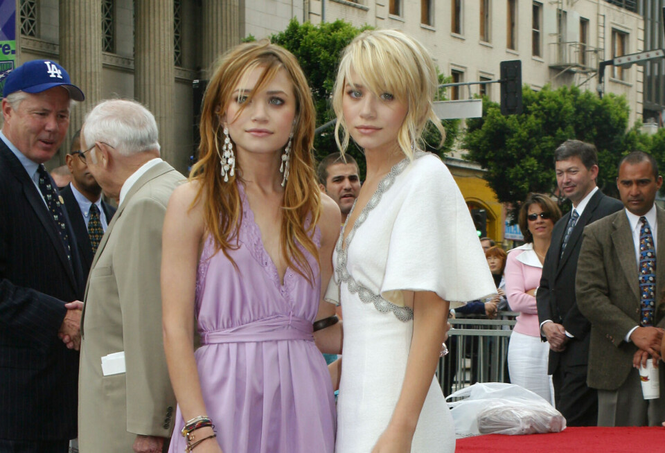 STJERNESØSTRE: Ashley og Mary-Kate ble hedret med en stjerne på 'The Hollywood Walk of Fame' i april 2004.