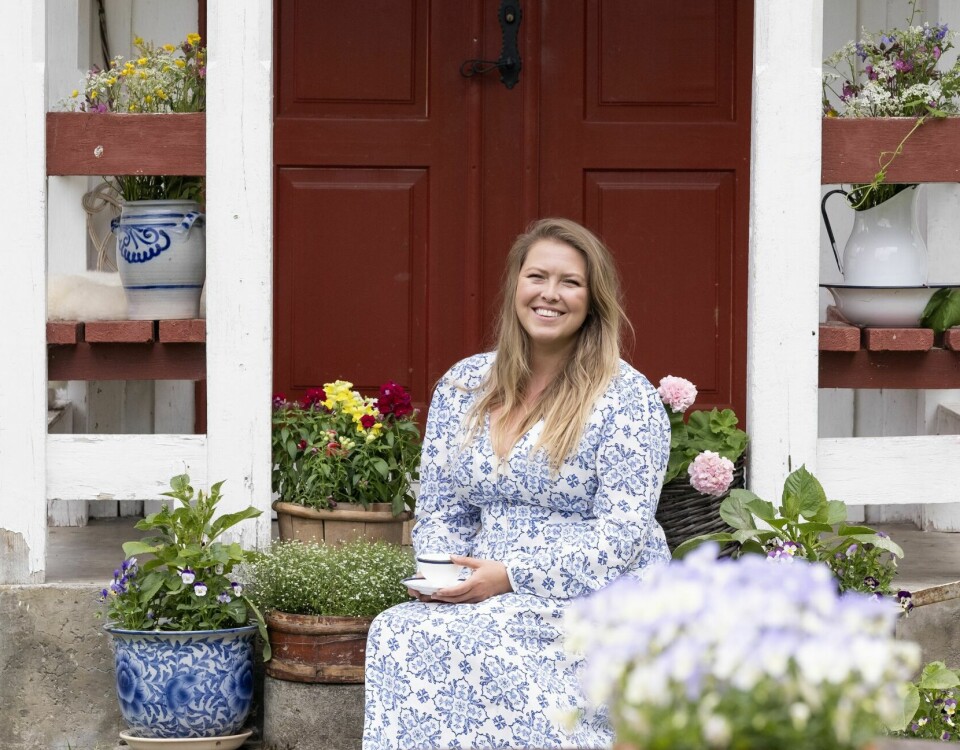 BLID DAME: Lisa Marie kjente ingen på Å, da hun kjøpte småbruket. Nå er hun aktivt med i lokalmiljøet.