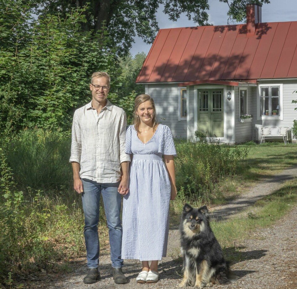 GÅRDSLIVET: Alice og Filip nyter livet på Djupadal og alt som hører til på landet.