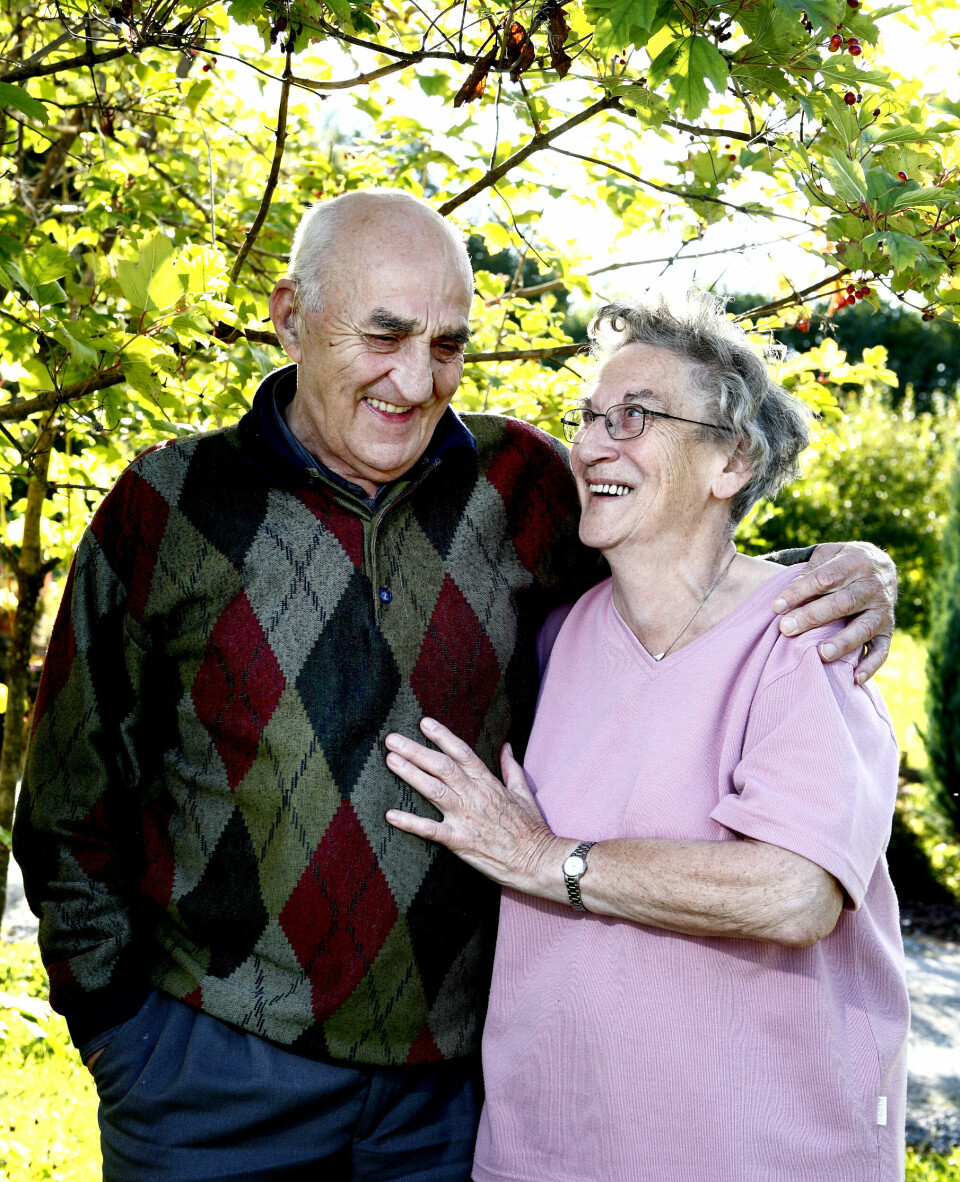 TÅLMODIG KONE: Joralf var gift med Signe i 63 år, og fikk tre barn. I over 50 år strømmet folk til ekteparets hus for å få hjelp av hans evner. Begge fikk de fikk kongens fortjenstmedalje.