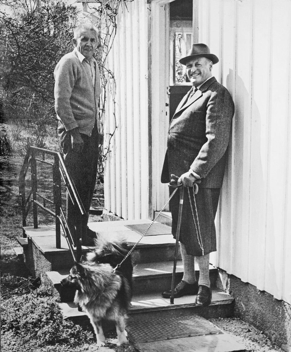 GODE VENNER: Ole Andersen og kong Olav var gode venner, og kongen var ofte på besøk, her med hunden Sharme.