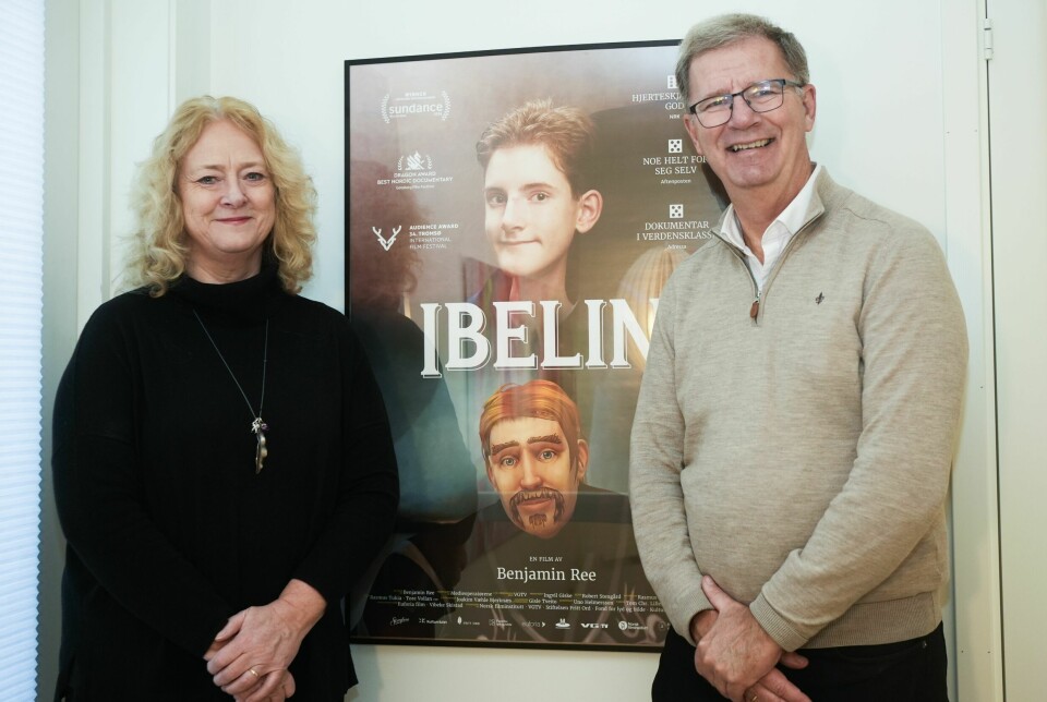 STOLTE: Foreldrene Trude og Robert er stolte av sønnen og hans historie, som har vært til stor hjelp for andre.
