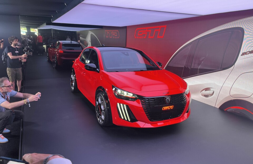 PÅ LE MANS: Peugeot E-208 GTi ble avduket på selveste Le Mans, dagen før starten på det legendariske 24-timersløpet, der Peugeot stilte i Hypercar-klassen med hybride Peugeot 9X8.