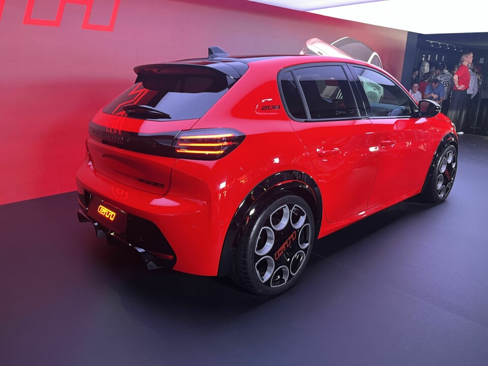 BATTERI: E-208 GTi kommer med et batteri med 54 kWt bruttokapasitet.