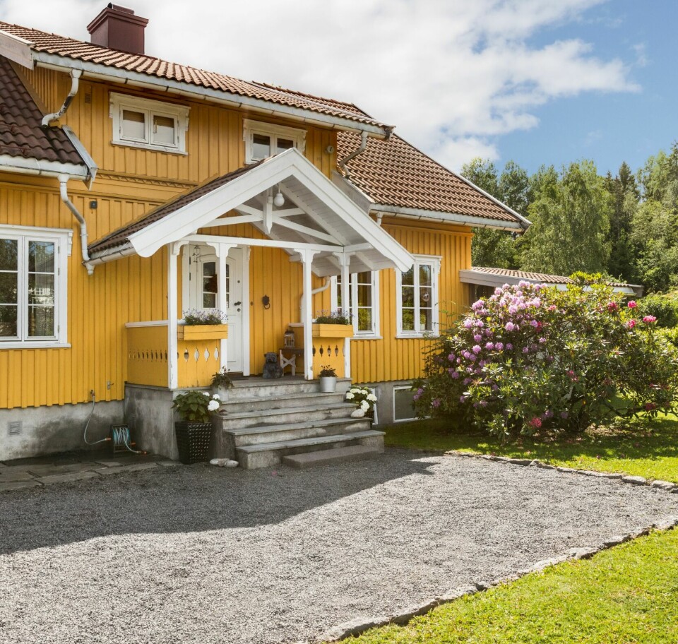 GULT: Rikke og Morten liker den okergule fargen huset har hatt helt siden det ble bygget i 1988.