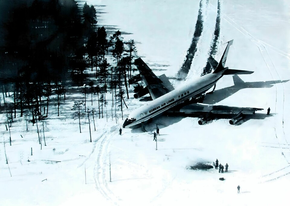 MIRAKELET: Som ved et under klarte flykapteinen på KAL 902 å nødlande på en islagt innsjø i nord i Sovjet – etter at venstre vinge ble skadet da flyet ble beskutt av sovjetiske jagere.
