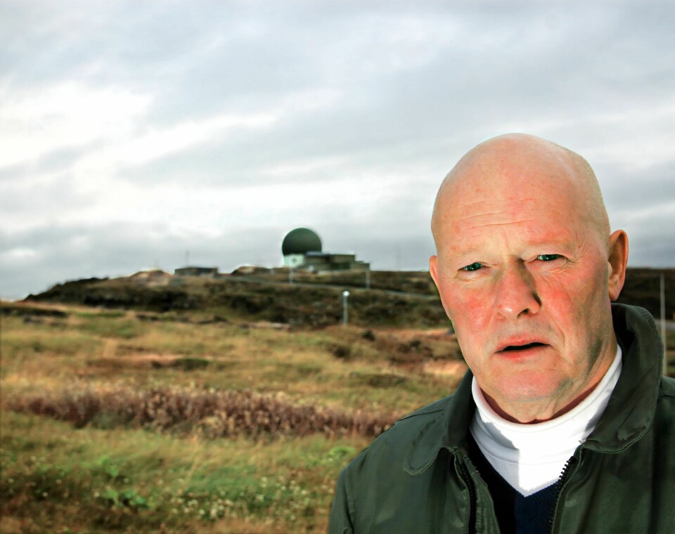 KRITISK: Lasse Haughom mener det er på høy tid at offentligheten vår vite hva som egentlig skjedde i 1978. Her avbildet foran Luftforsvarets radar i Vardø.